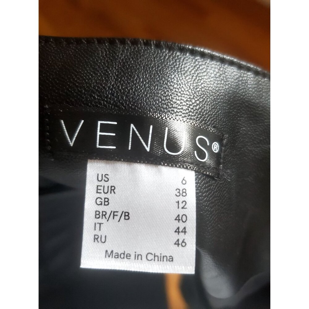 Black Quilted Faux Vegan Leather Cropped Jacket Zipper Closure By Venus Size 6 - Picture 9 of 9